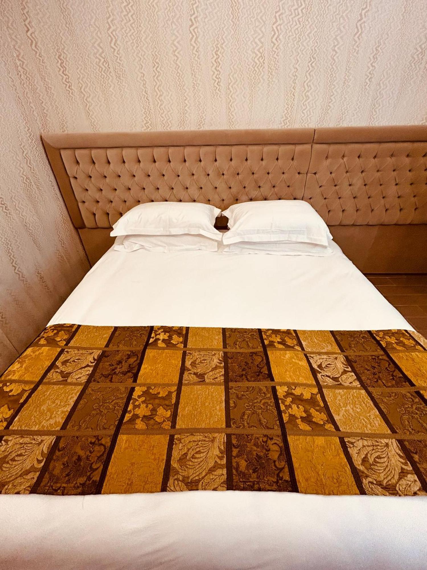 Lily Otel